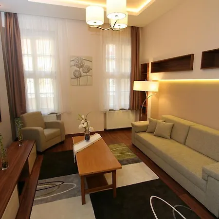 إن إن أبارتمان بودابست