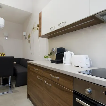 Nn Apartment *